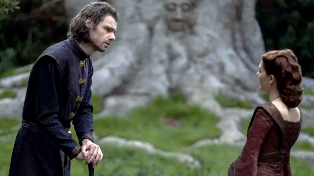 Larys Strong and Alicent Hightower talk in Episode 5 of House of the Dragon